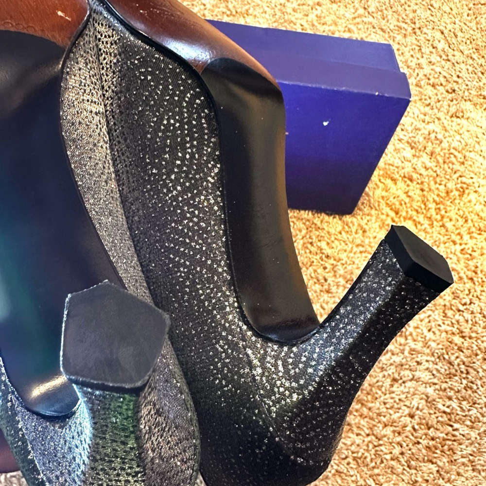 NWT- Stuart Weitzman Glittering Silver Heels - Picture 7 of 15